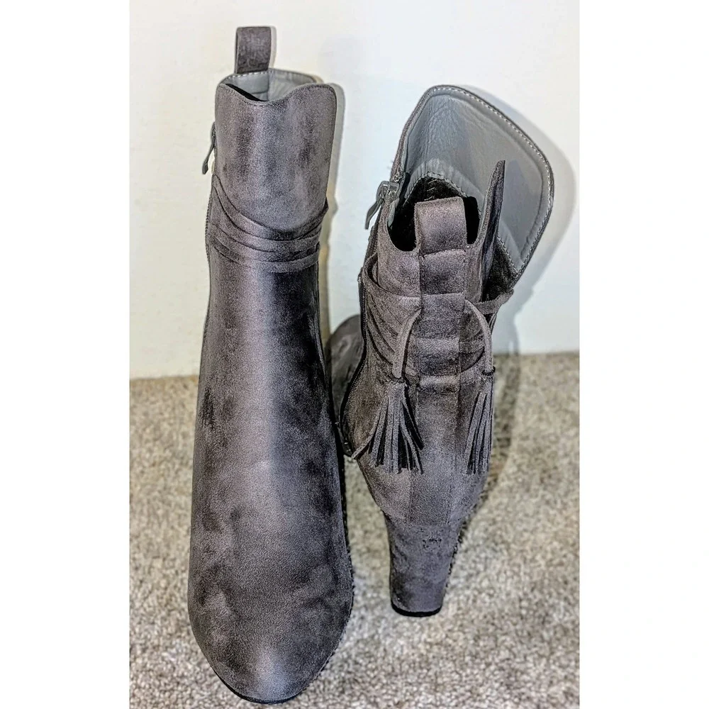 Journee Zuri Size 12 Gray Faux Suede Ankle Boots‎ Block Heel Tassel Accents NWOT